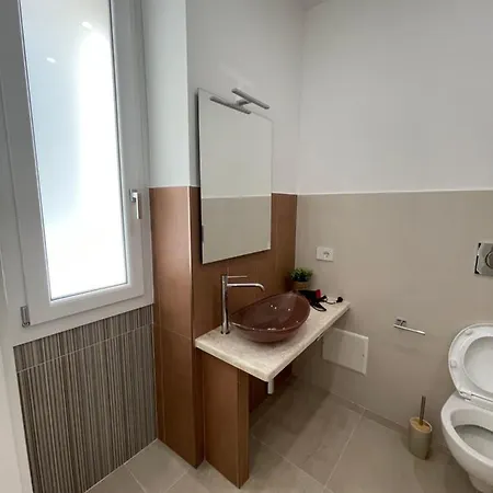 ゲストハウス Bullerjanos オルビア