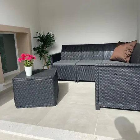 招待所 Bullerjanos