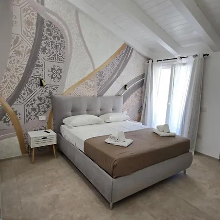 ゲストハウス Bullerjanos オルビア